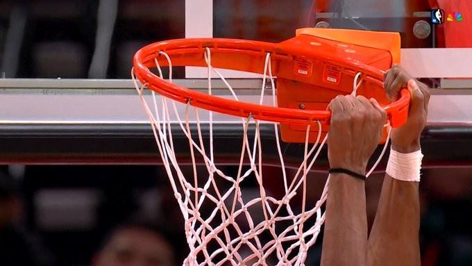 开云App-杜兰特笑称：都怪卡斯尔挂筐让篮筐歪了，这都是初中生干的事