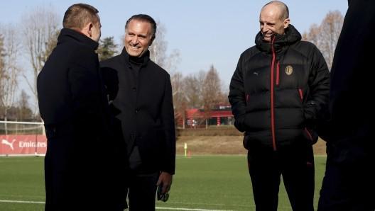 开云平台-跟队记者：卡尔迪纳莱在米兰内洛和全队都进行了会面