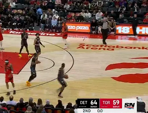 开云赛事-半场：活塞以64-59领先猛龙，坎宁安10中6砍下16分6助攻